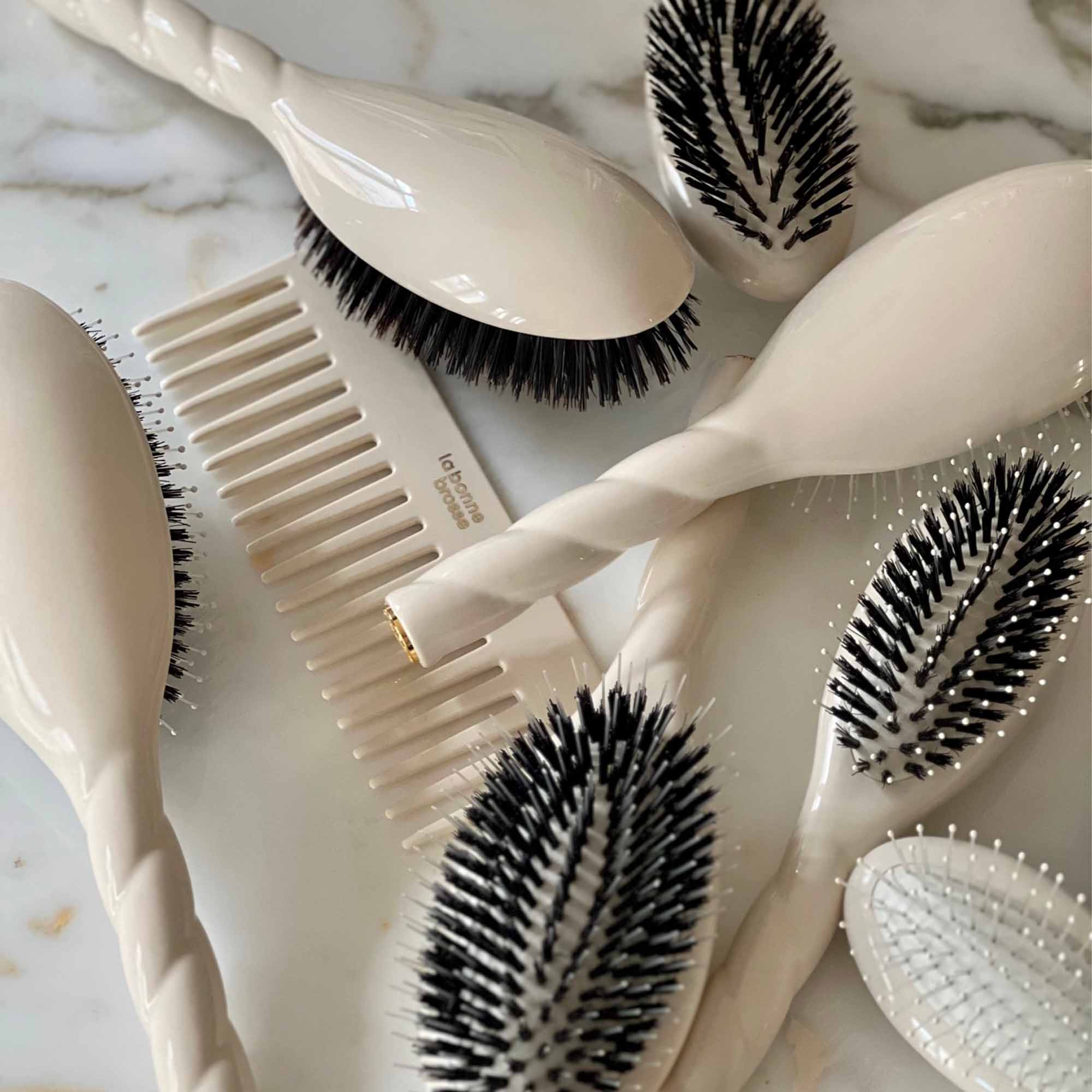 Brosse N°03 l'Indispensable Sensitive Scalp Brush - Image 7