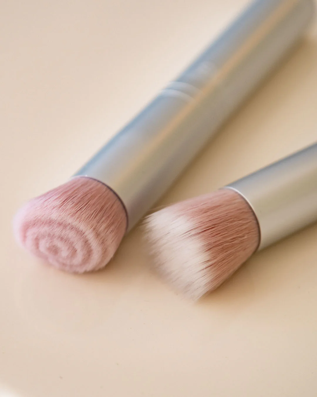 Skin2Skin Foundation Brush - Image 3